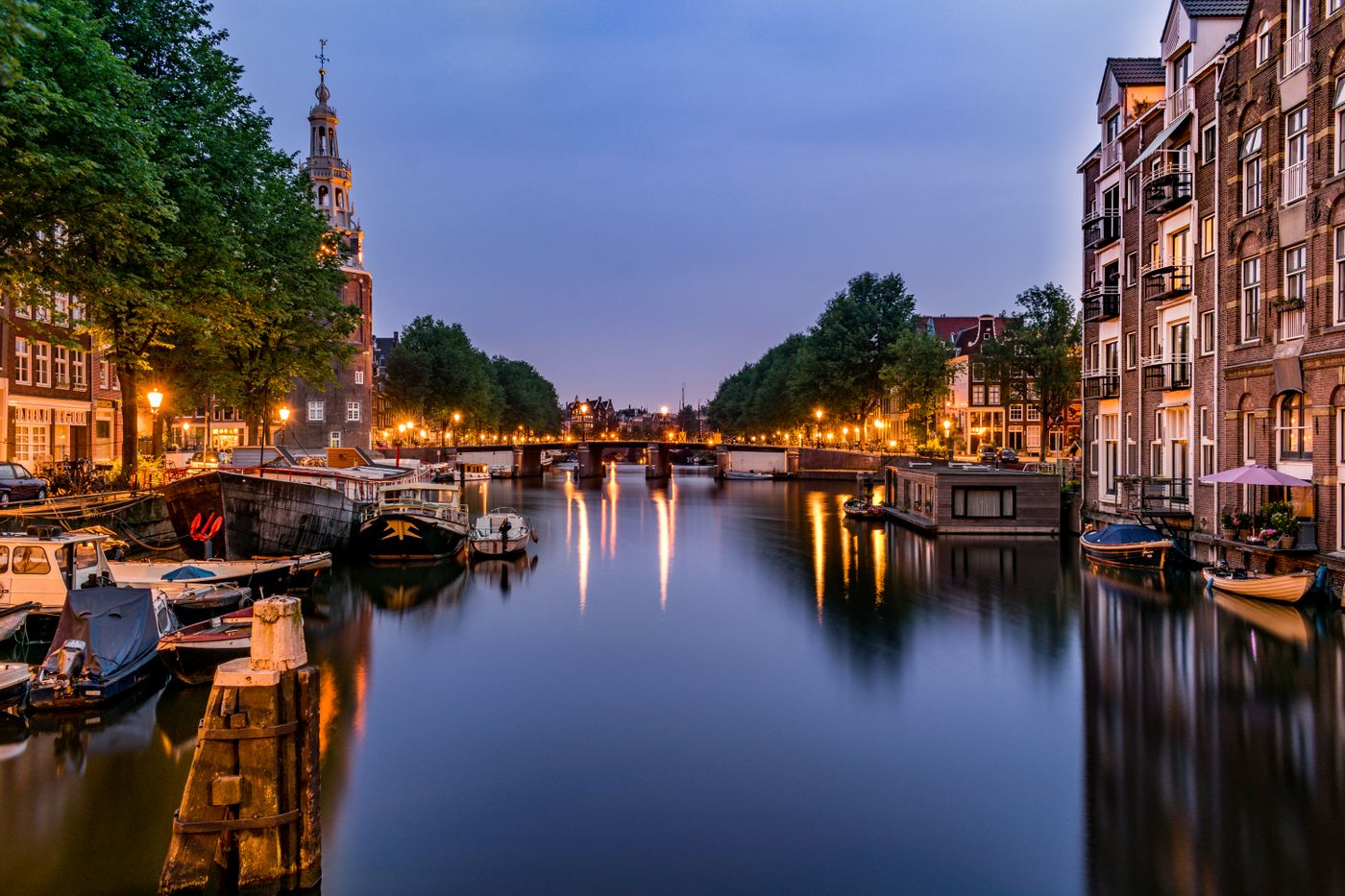 Amsterdamse gracht in de avond
